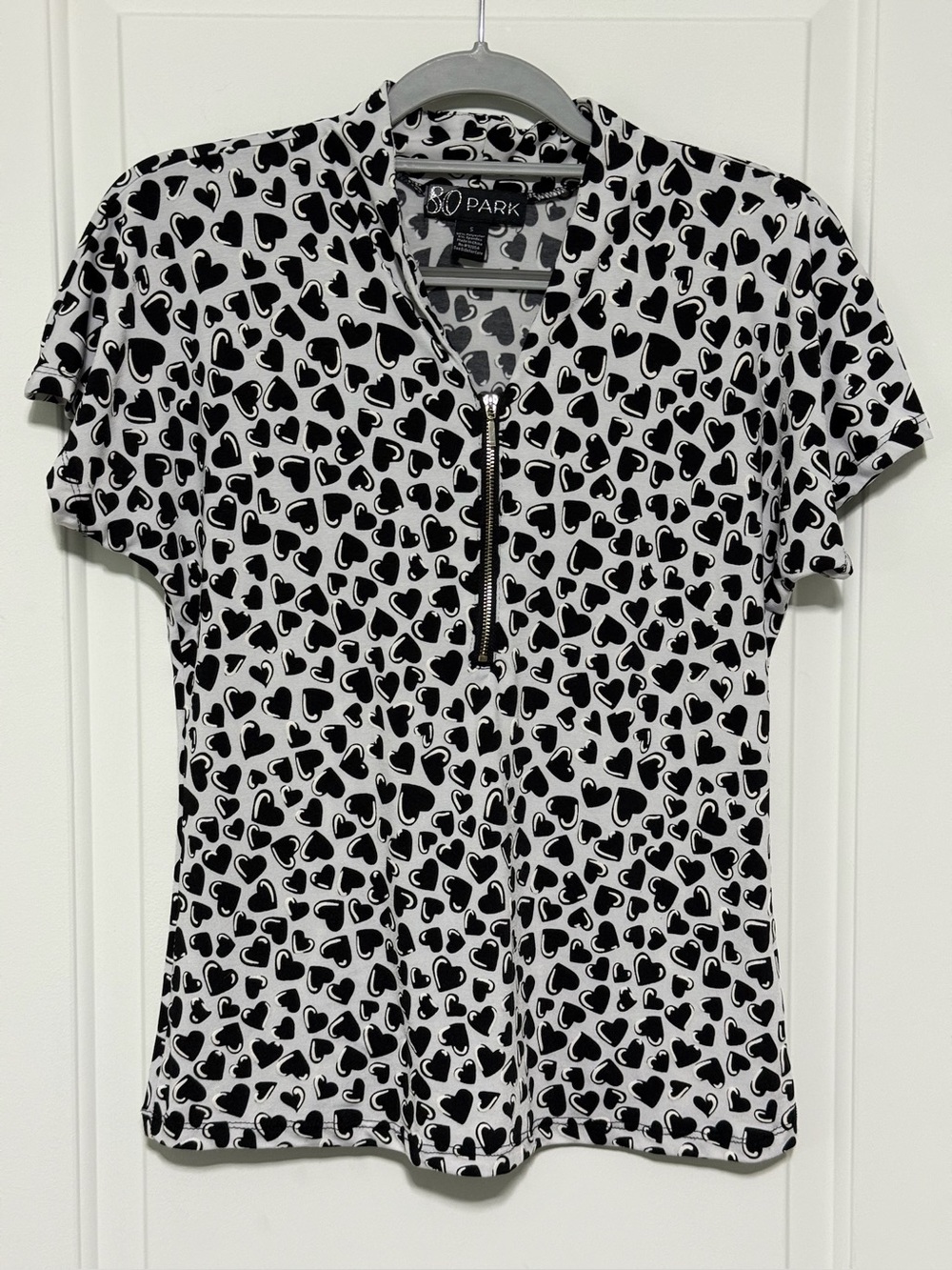 Black & White Heart Zip-Front Short Sleeve Top